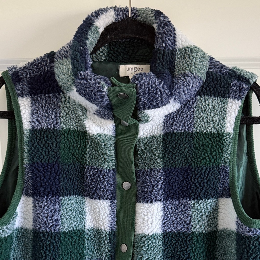 Umgee Plaid Sherpa Vest with Snap Buttons Size Large - Picture 2 of 7